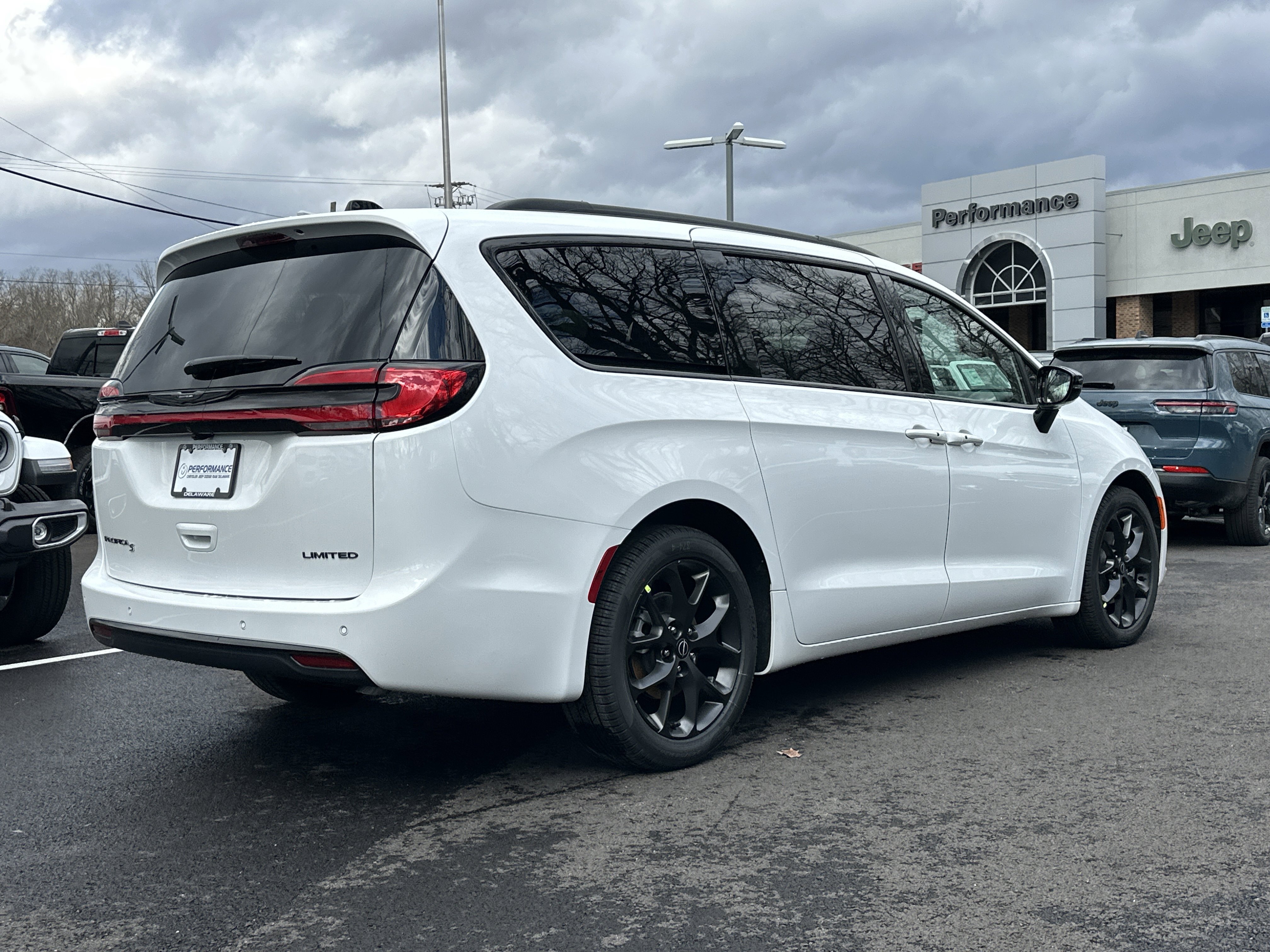 New 2026 Chrysler Pacifica Limited w/ S Appearance Package FWD image 20