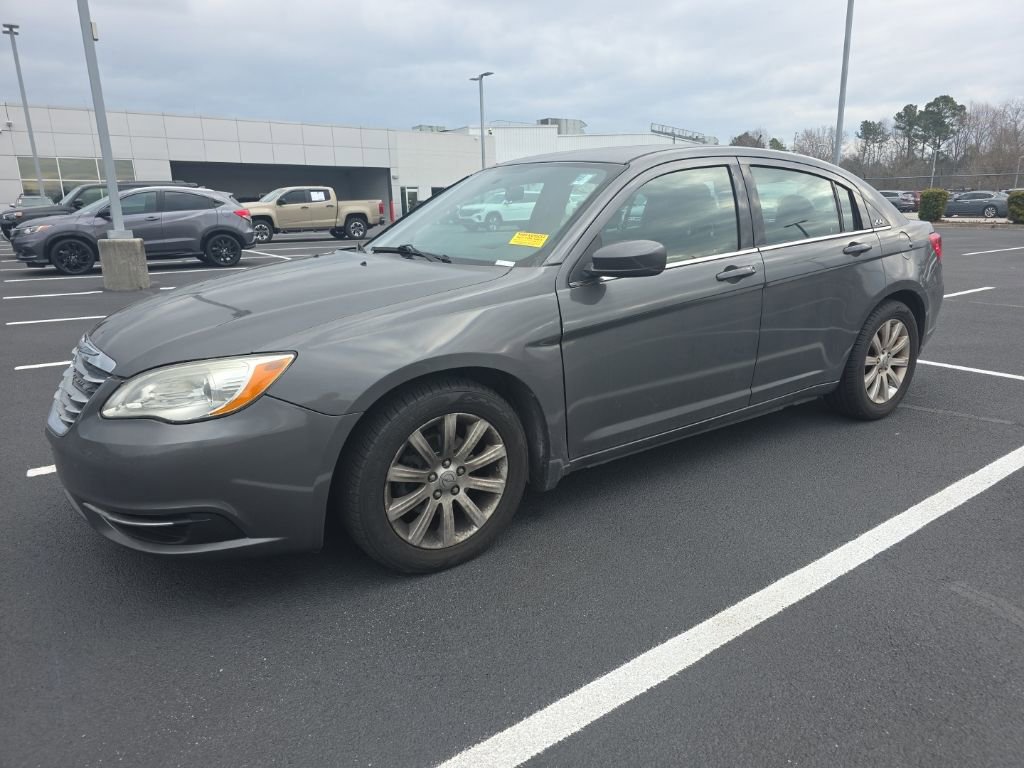 Used 2013 Chrysler 200 Touring image 2