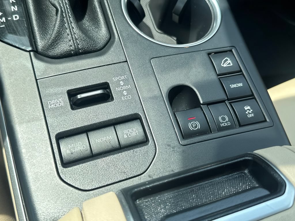 Used 2025 Toyota Highlander XLE AWD/4WD image 29