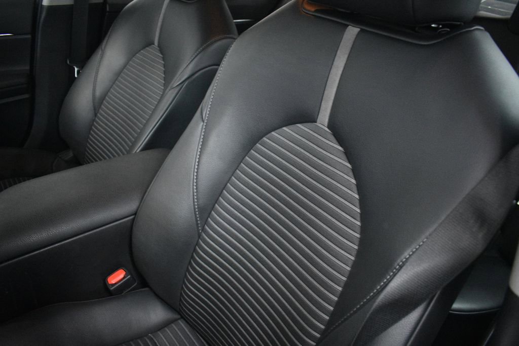 Used 2024 Toyota Camry SE image 9