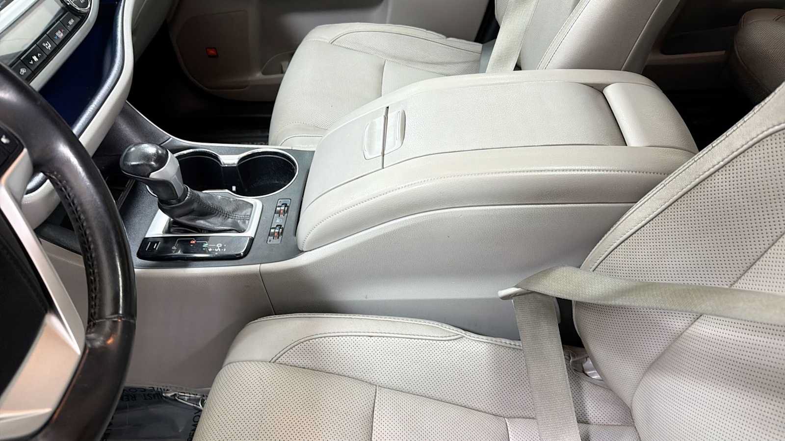 Used 2014 Toyota Highlander Limited FWD image 23