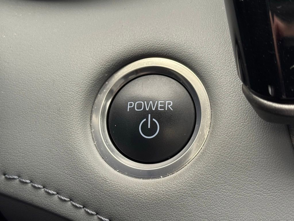 Used 2025 Toyota Highlander XLE image 13