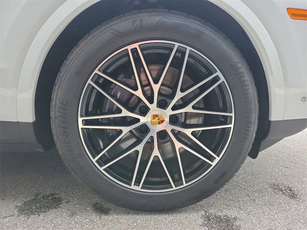 Certified 2025 Porsche Cayenne E-Hybrid image 12
