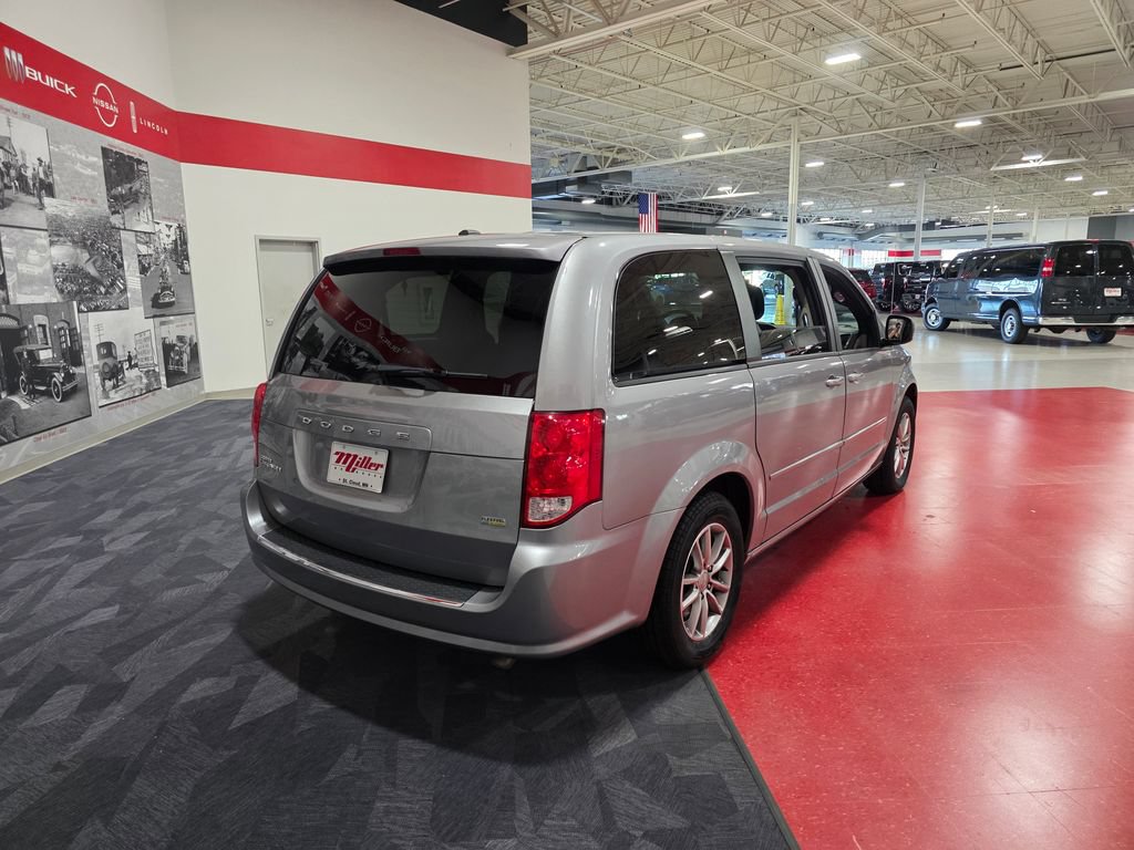 Used 2016 Dodge Grand Caravan SE FWD image 3