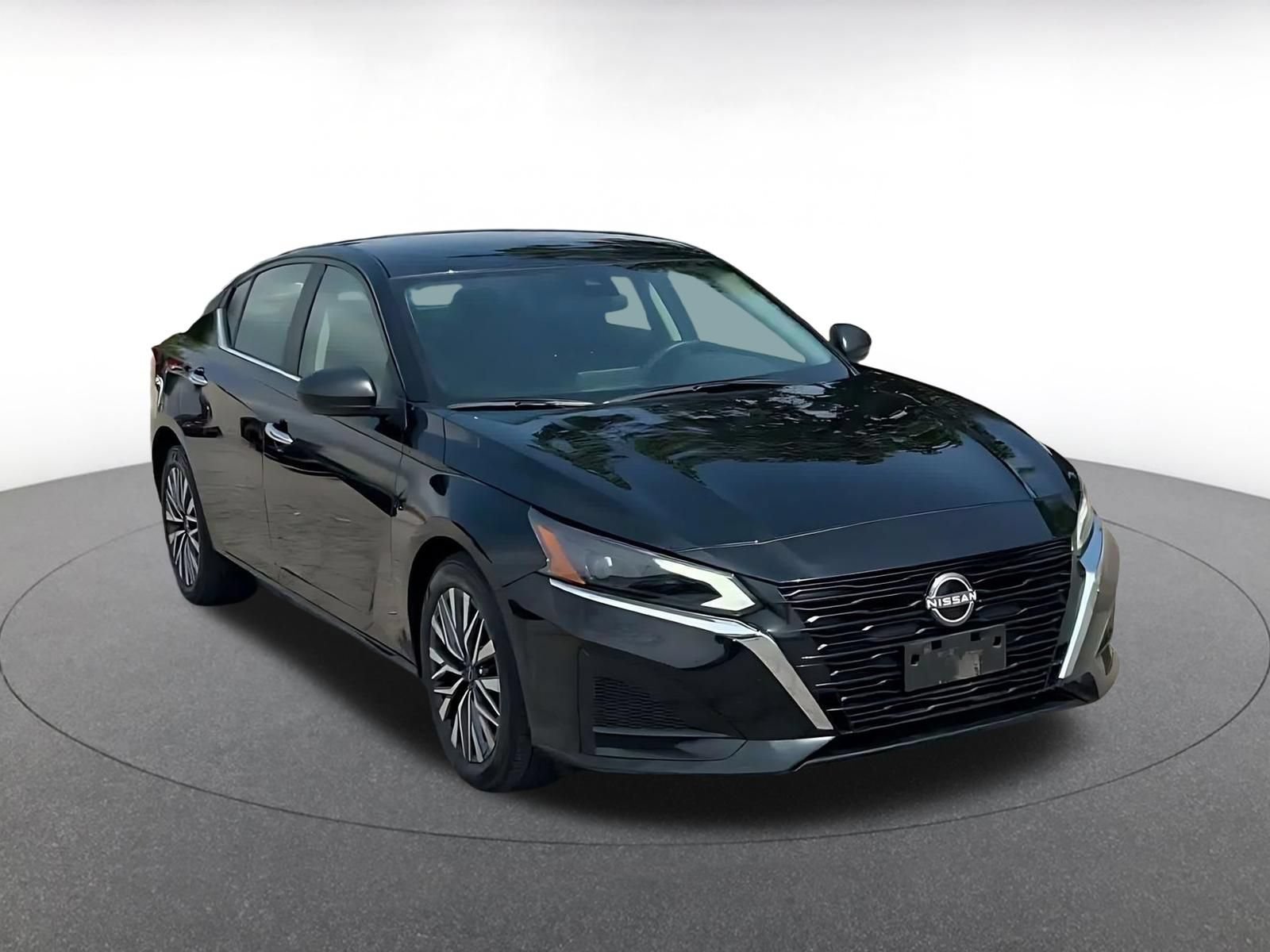 Used 2025 Nissan Altima 2.5 SV FWD image 3