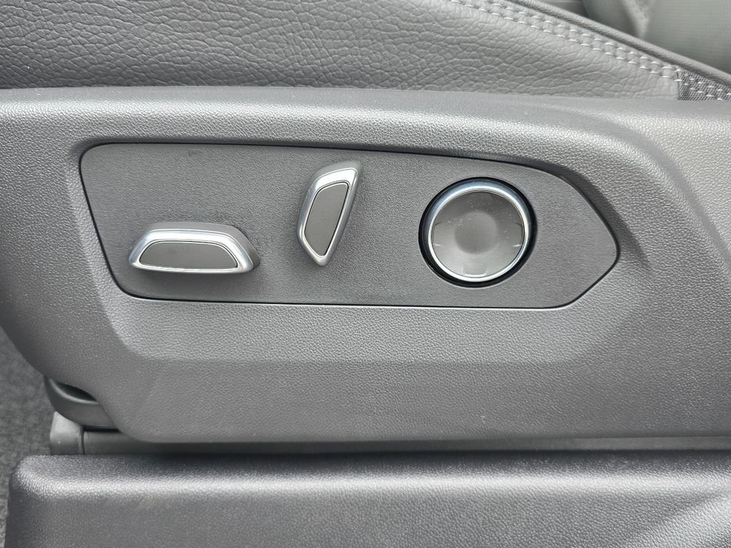 New 2026 GMC Yukon XL Denali AWD/4WD image 16