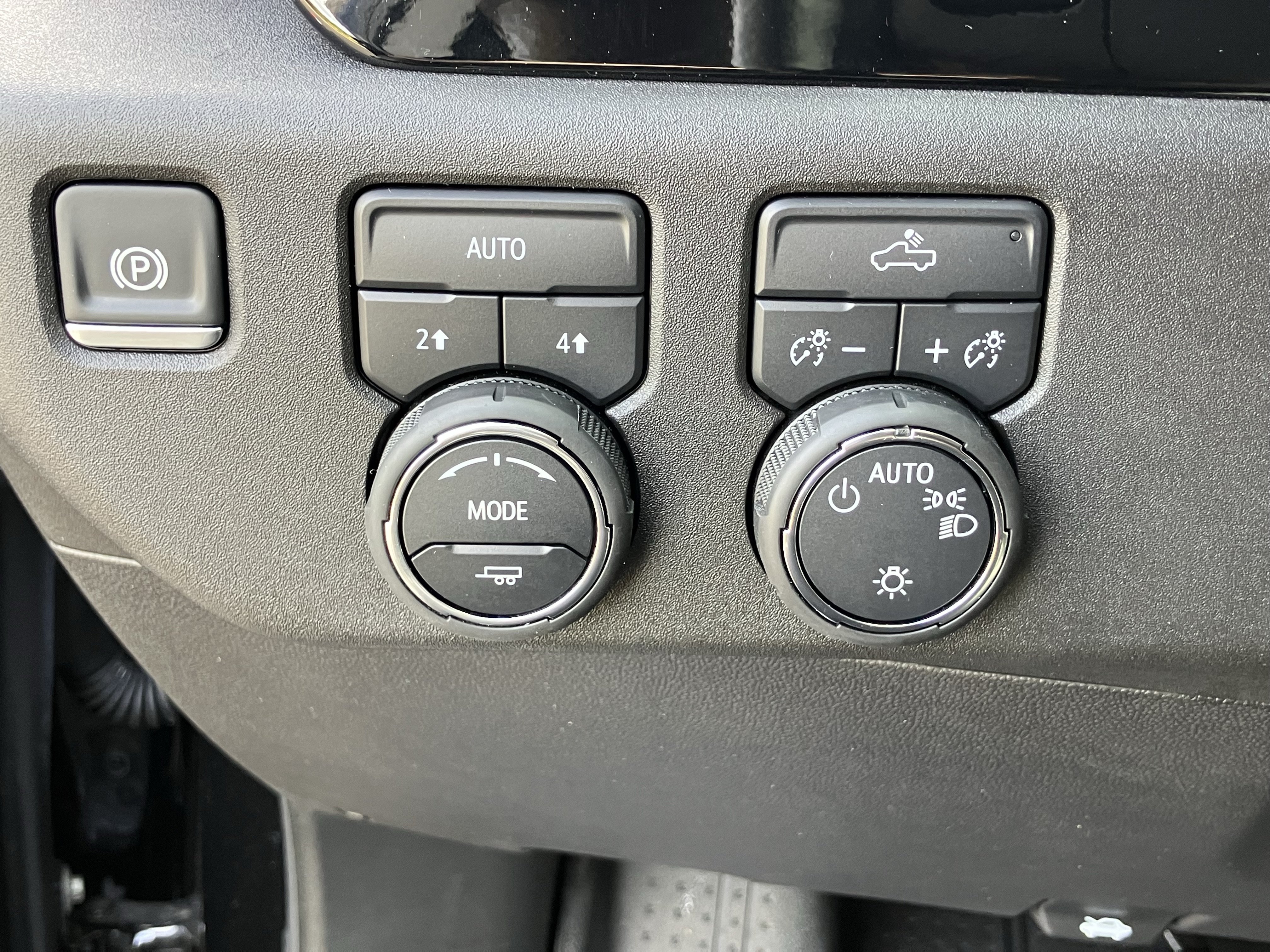 Used 2025 Chevrolet Silverado 1500 LT w/ Protection Package AWD/4WD image 19