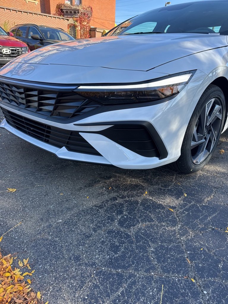 New 2025 Hyundai Elantra Sport image 9