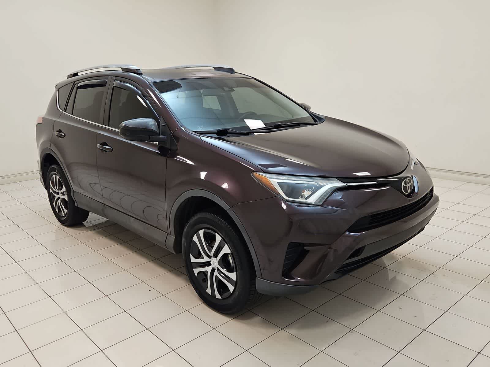 Used 2018 Toyota RAV4 LE FWD image 21