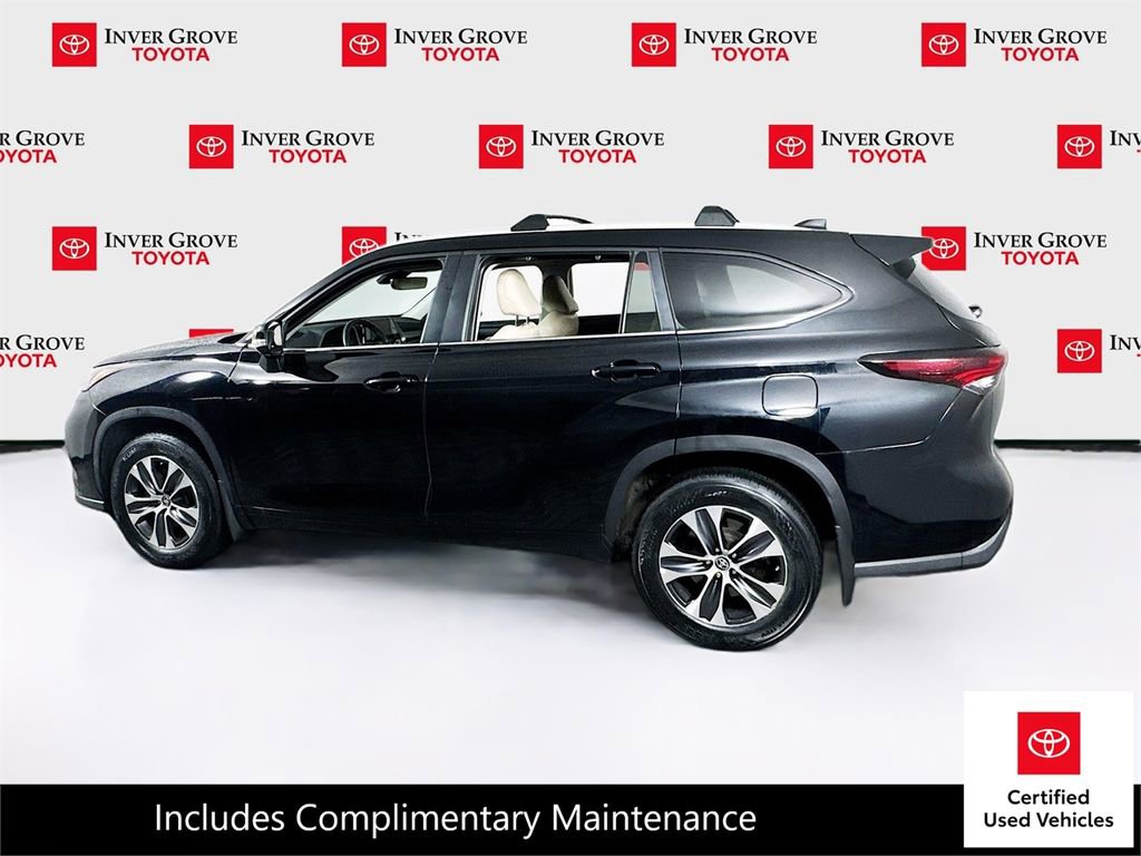 Certified 2024 Toyota Highlander XLE image 8