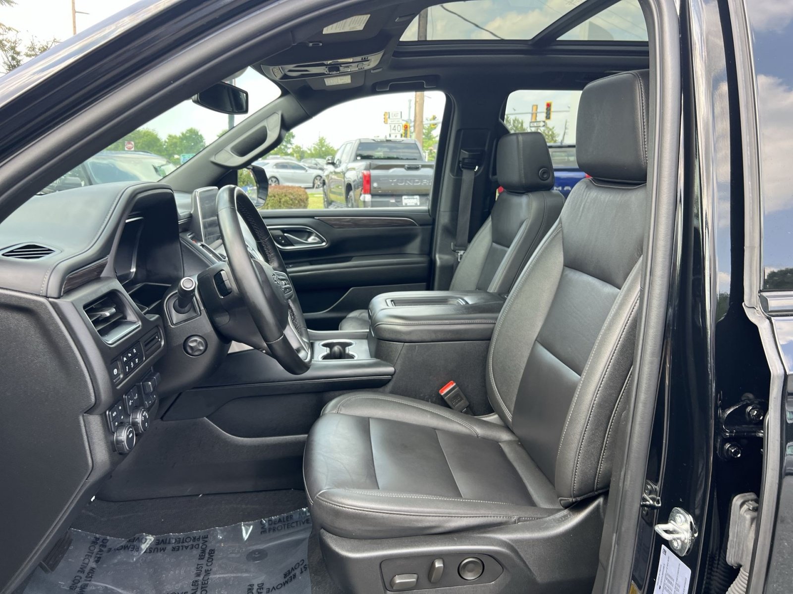 Used 2024 Chevrolet Tahoe Z71 w/ Luxury Package AWD/4WD image 13