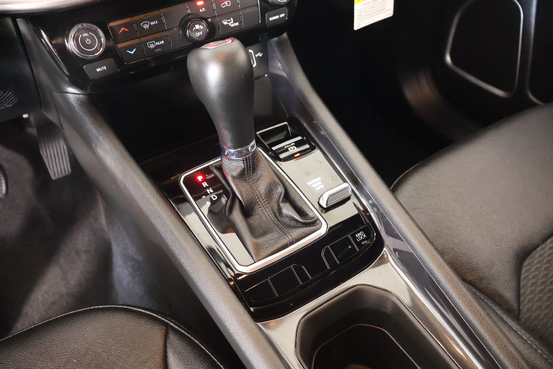 Used 2025 Jeep Compass Latitude AWD/4WD image 8