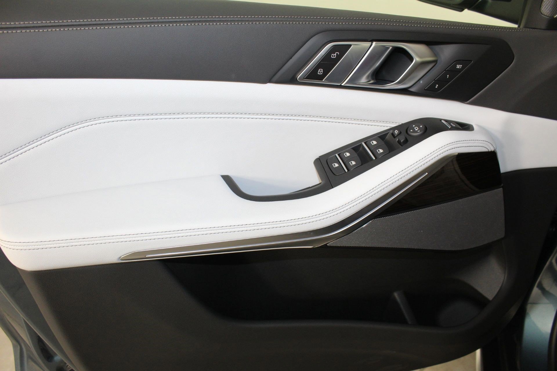 New 2026 BMW X5 xDrive40i w/ Premium Package AWD/4WD image 12