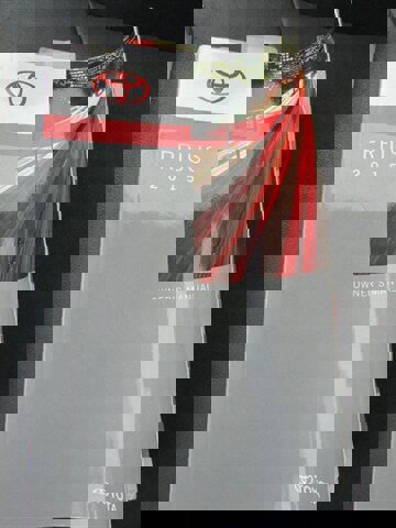 Used 2015 Toyota Prius Five FWD image 33