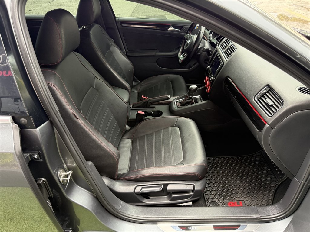 Used 2018 Volkswagen Jetta GLI FWD image 13