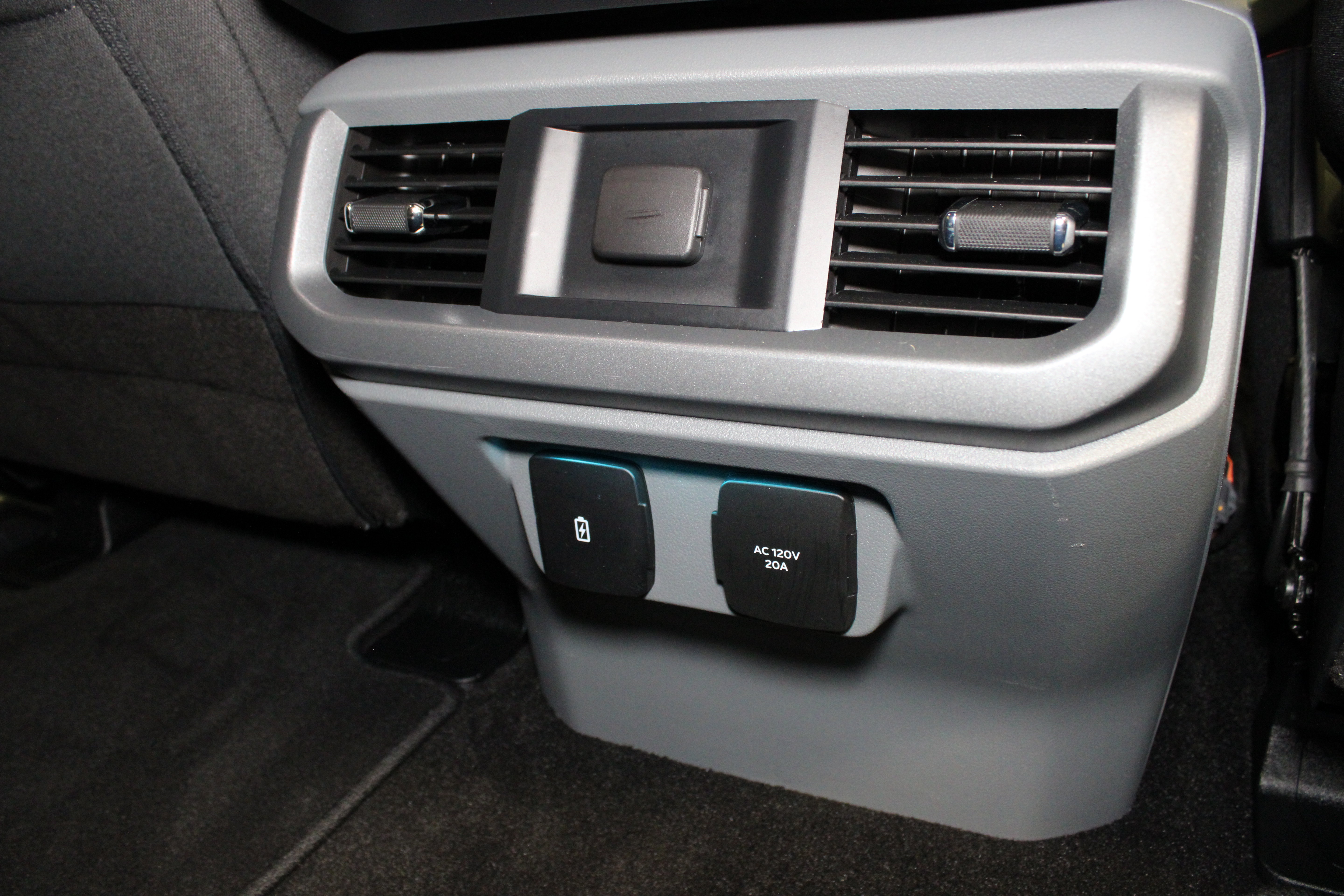 Used 2022 Ford F150 Lightning XLT AWD/4WD image 18