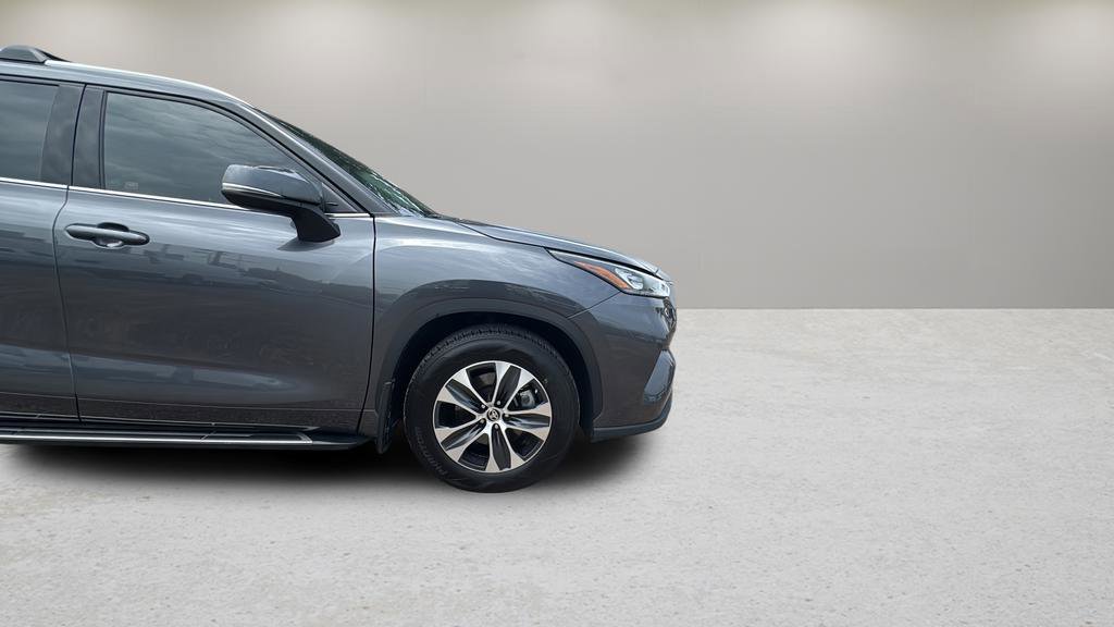 Used 2020 Toyota Highlander XLE FWD image 22