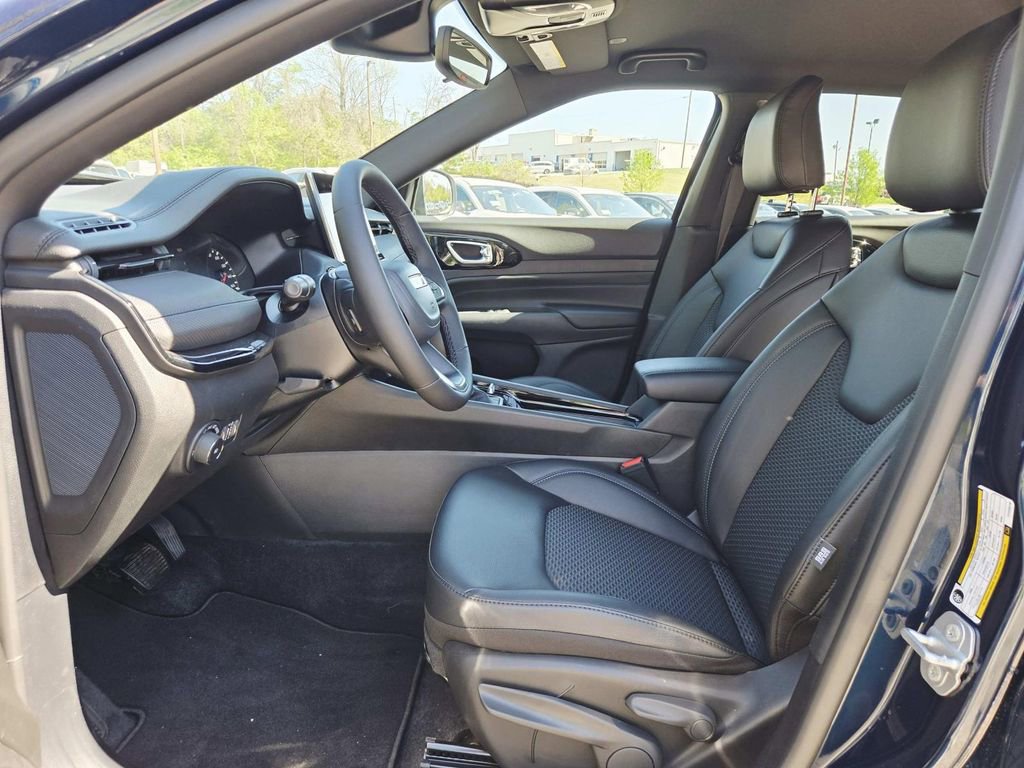 New 2026 Jeep Compass Latitude image 11