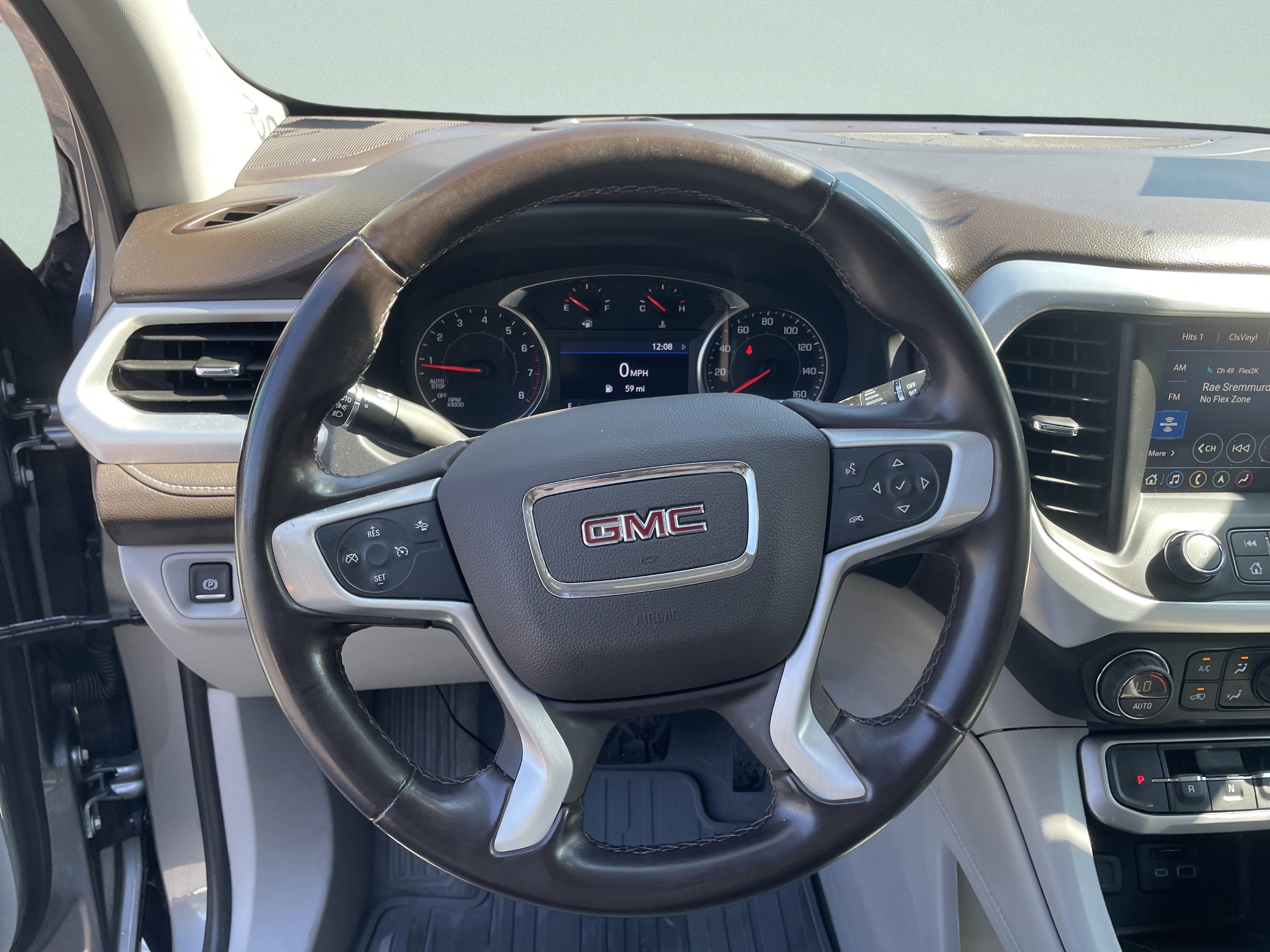Used 2023 GMC Acadia SLT image 18