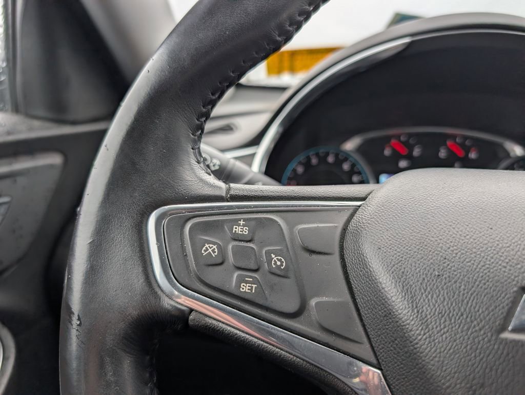 Used 2017 Chevrolet Malibu LT image 17