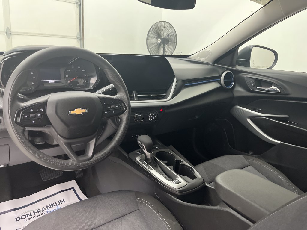 Used 2025 Chevrolet Trax LS FWD image 14