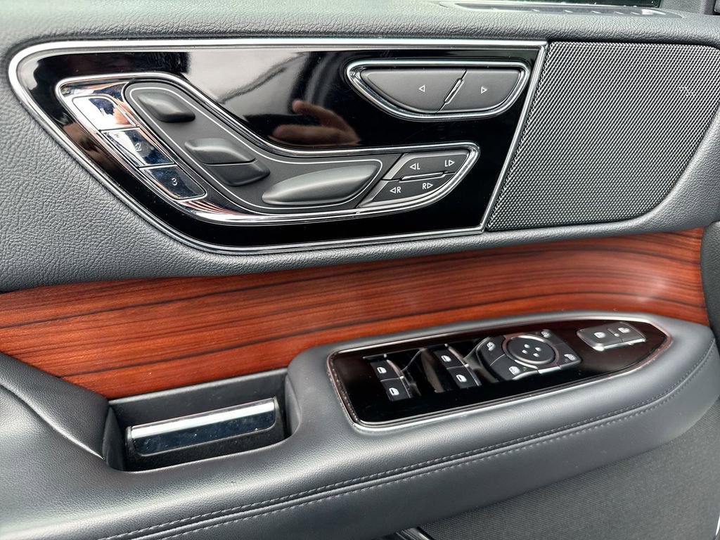 Used 2023 Lincoln Navigator Reserve AWD/4WD image 22