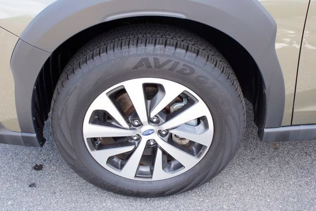 Used 2025 Subaru Outback Premium AWD/4WD image 12