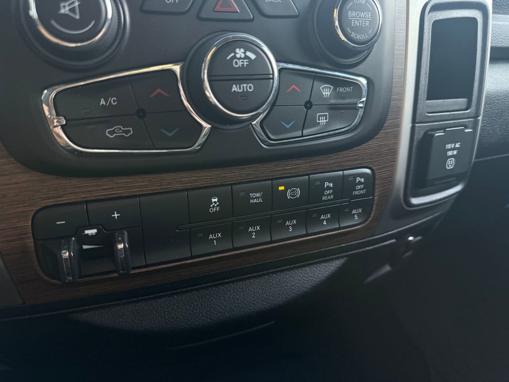 Used 2017 RAM 2500 Laramie w/ Sport Appearance Group AWD/4WD image 31