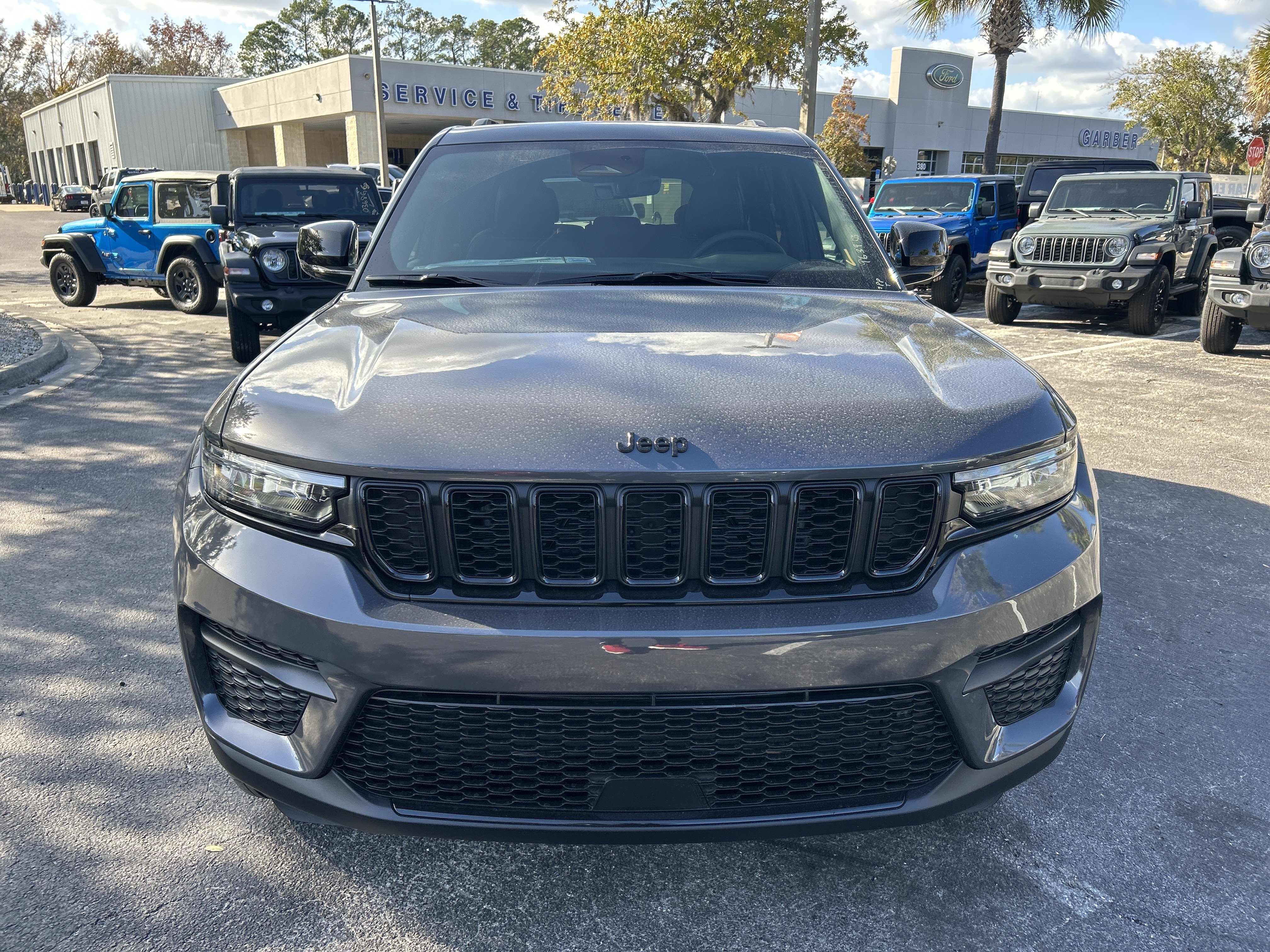 New 2025 Jeep Grand Cherokee Altitude image 2