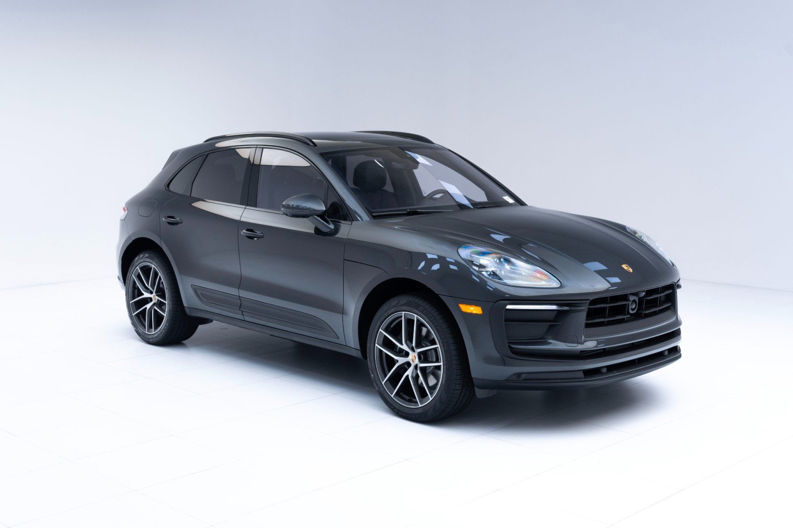Certified 2025 Porsche Macan image 7