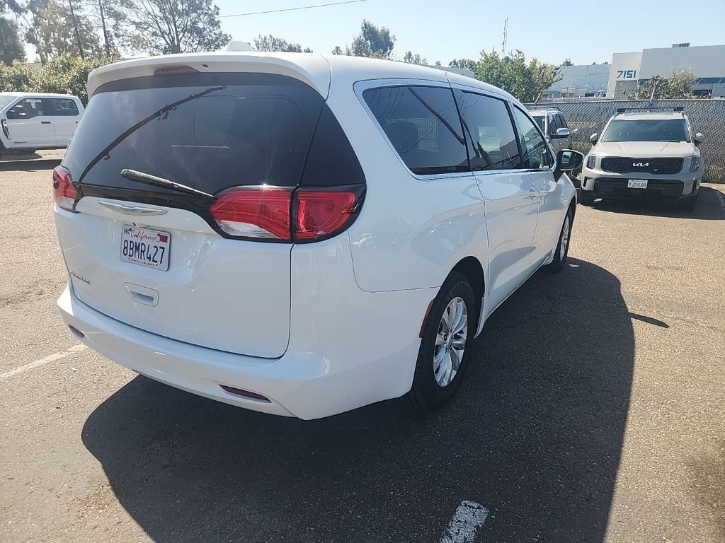 Used 2017 Chrysler Pacifica Touring w/ Tire & Wheel Group image 13