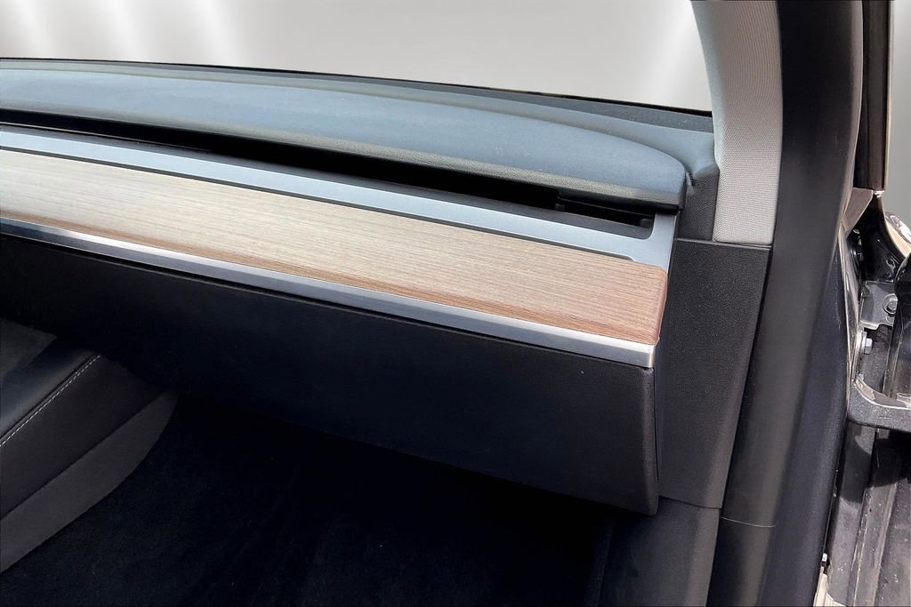 Used 2021 Tesla Model Y Long Range image 25