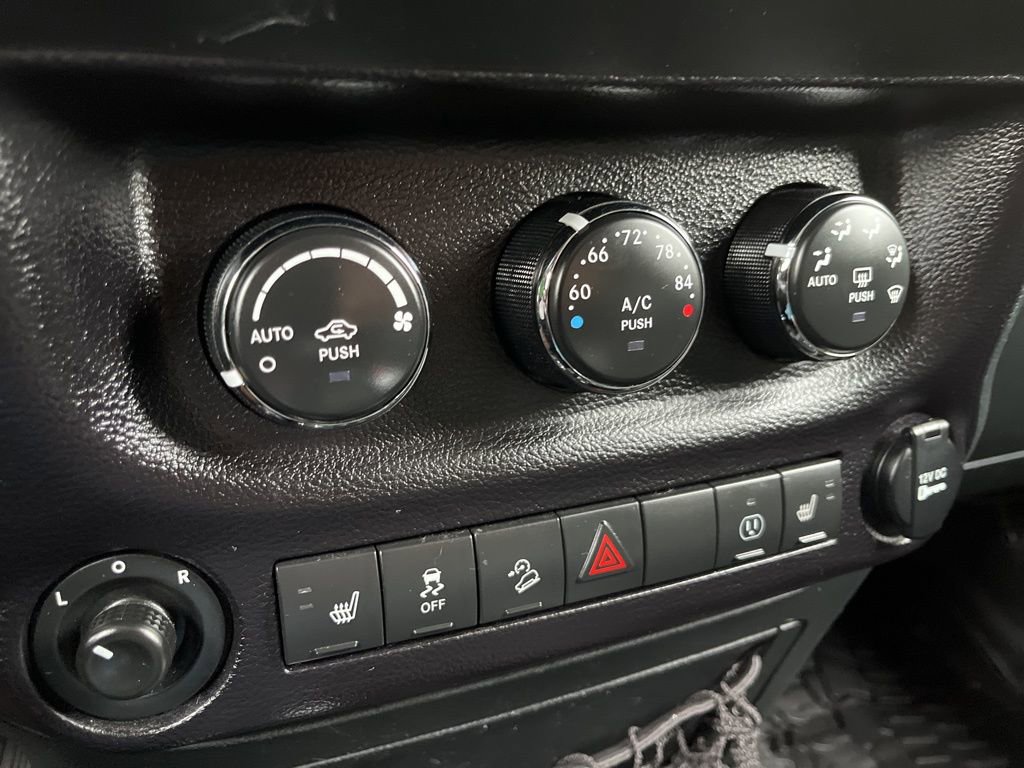 Used 2018 Jeep Wrangler Unlimited Rubicon w/ Cold Weather Group AWD/4WD image 41