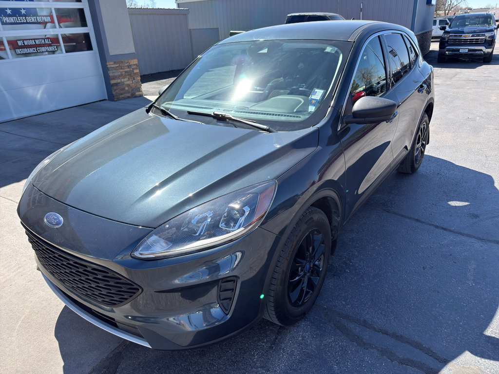Used 2022 Ford Escape SE w/ Cold Weather Package image 2