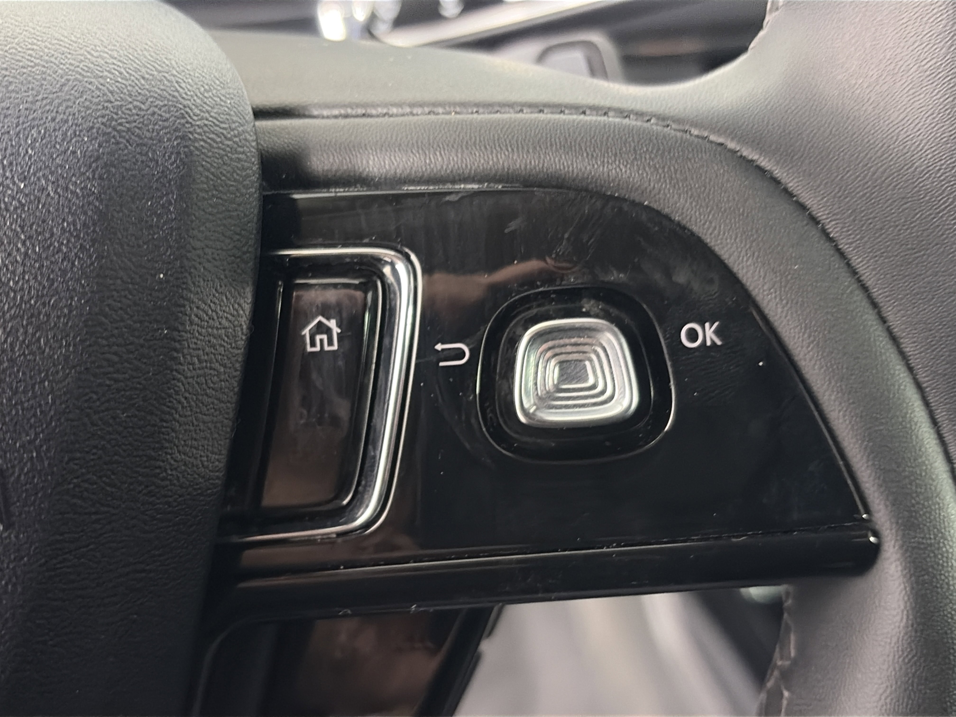 Used 2025 Lincoln Corsair AWD image 29