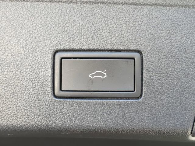 Certified 2022 Volkswagen Atlas Cross Sport SEL Premium R-Line AWD/4WD image 10