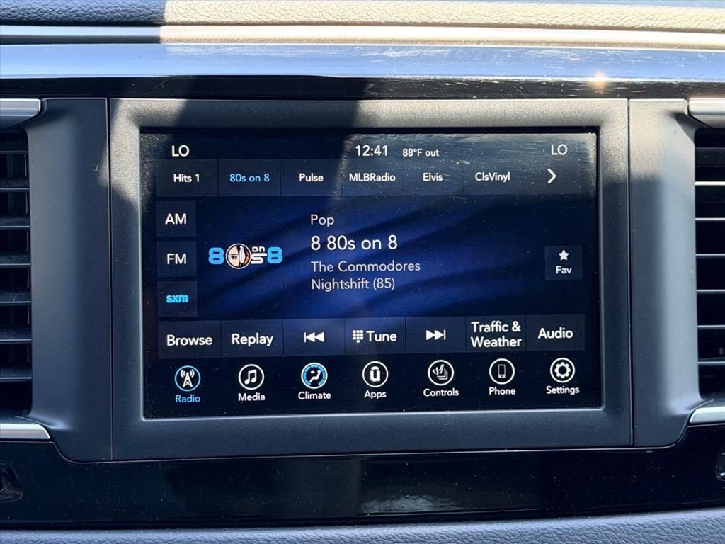 Used 2020 Chrysler Pacifica Touring-L image 18