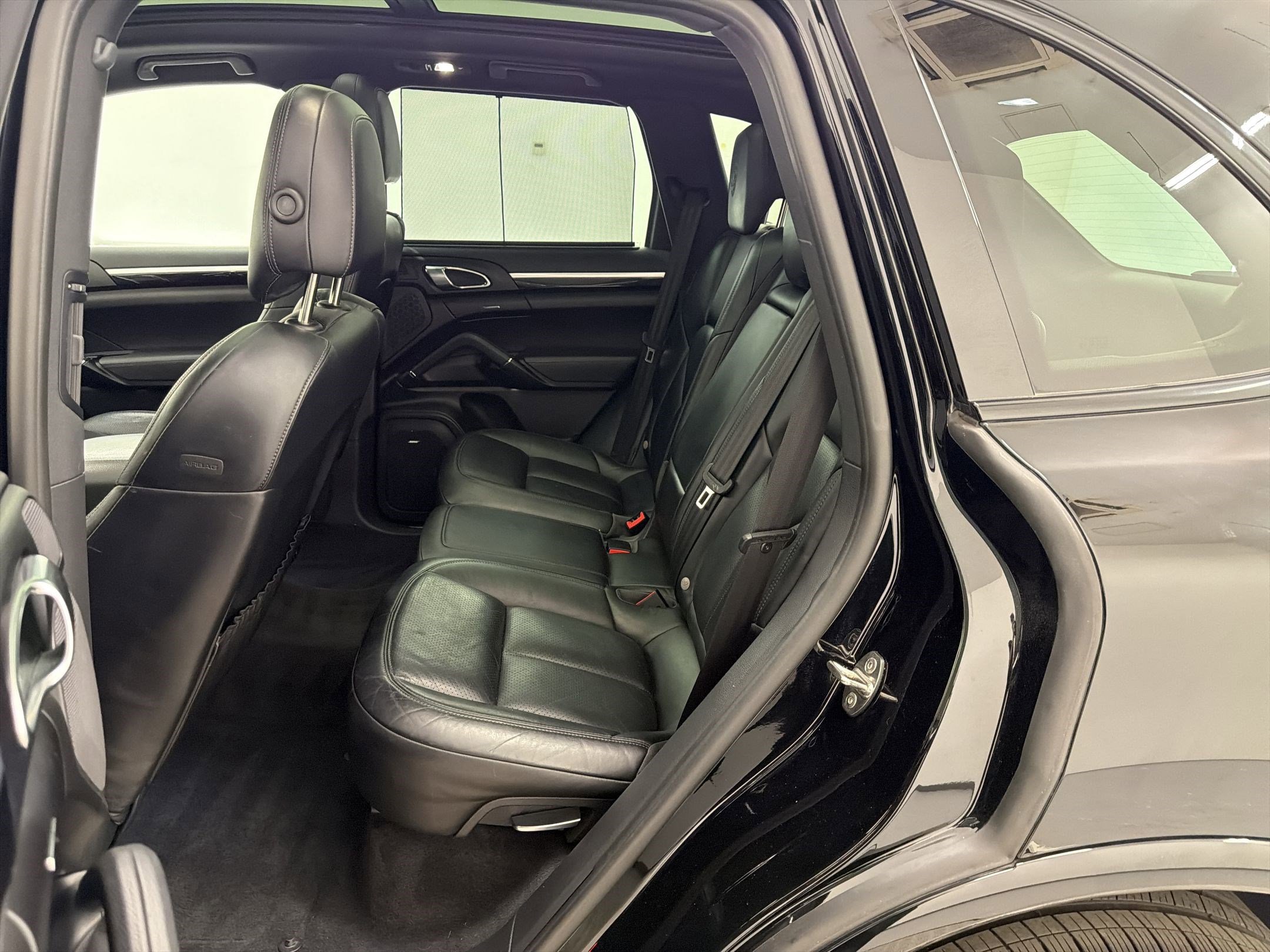 Used 2017 Porsche Cayenne AWD/4WD image 13