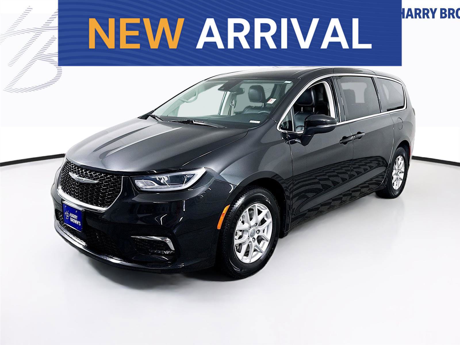 Used 2023 Chrysler Pacifica Touring-L image 1