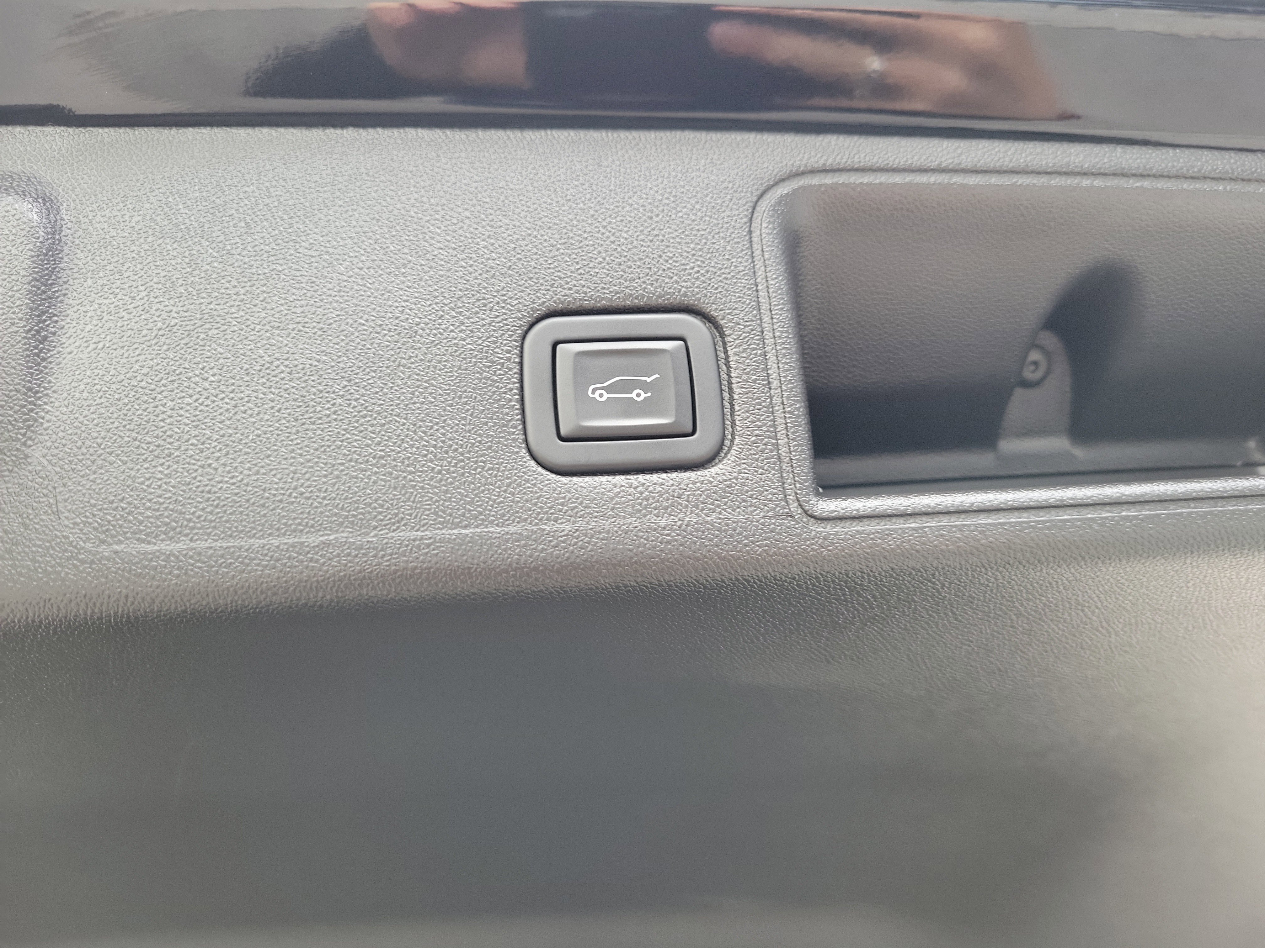 Used 2024 GMC Terrain Denali w/ Denali Premium Package image 17