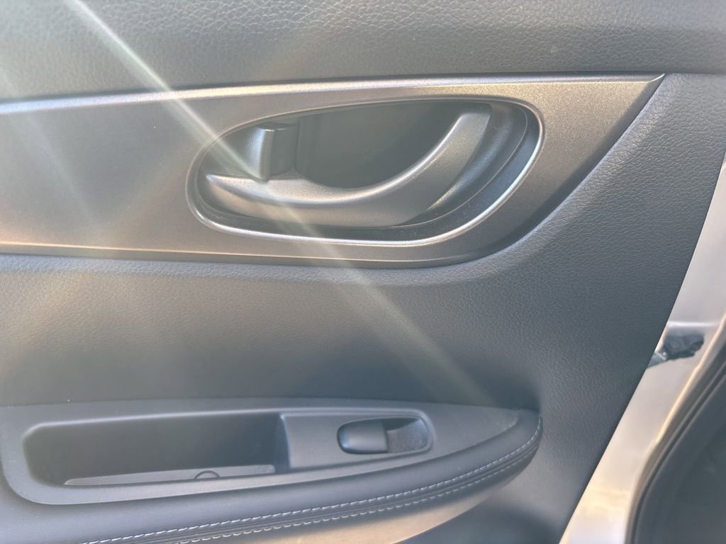 Used 2022 Nissan Rogue Sport S image 22