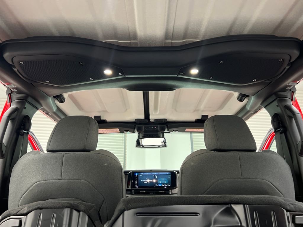 Used 2025 Jeep Wrangler Sahara 4xe image 31