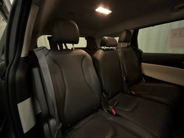 Used 2024 Kia Carnival EX FWD image 20