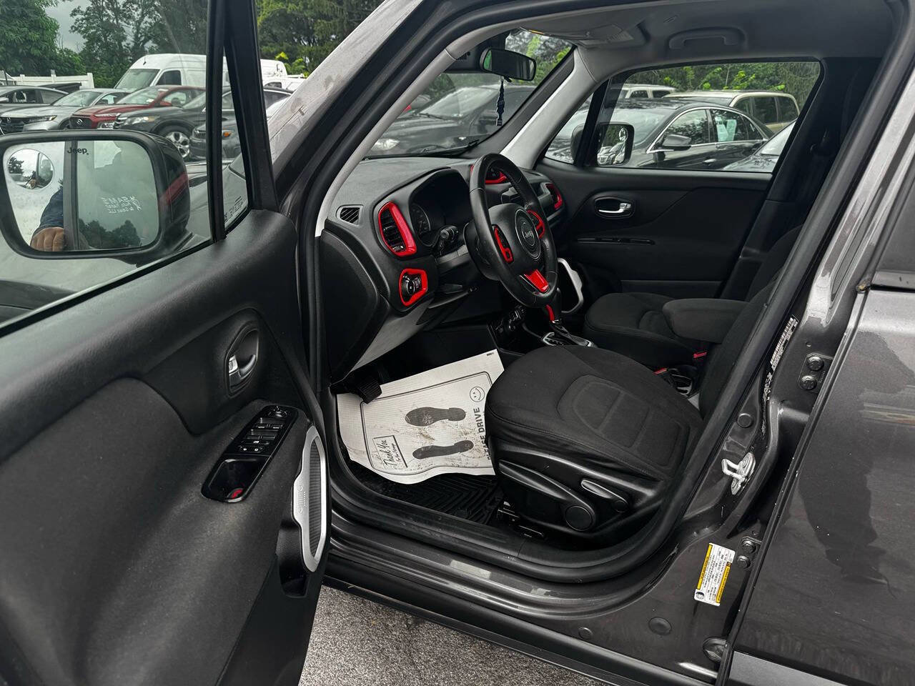 Used 2018 Jeep Renegade Latitude image 11