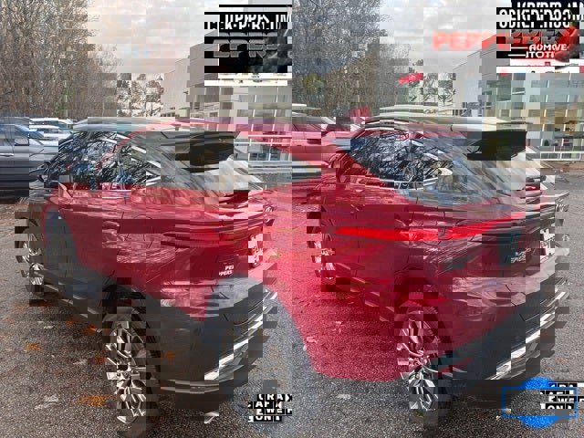 Used 2022 Toyota Venza XLE image 4