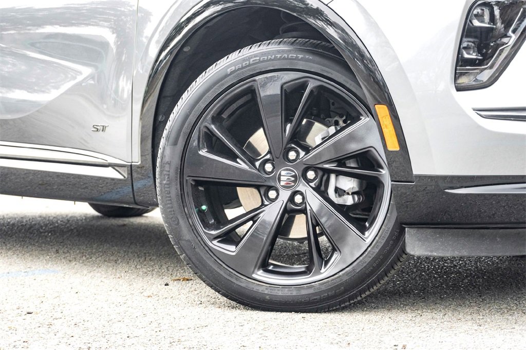 Used 2024 Buick Envision Sport Touring image 2