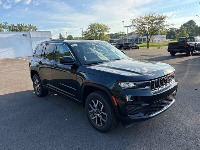 New 2027 Jeep Grand Cherokee Laredo X AWD/4WD image 2