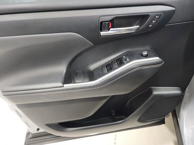 Used 2022 Toyota Highlander Bronze Edition image 27
