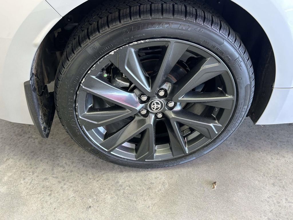 Certified 2025 Toyota Corolla SE FWD image 9