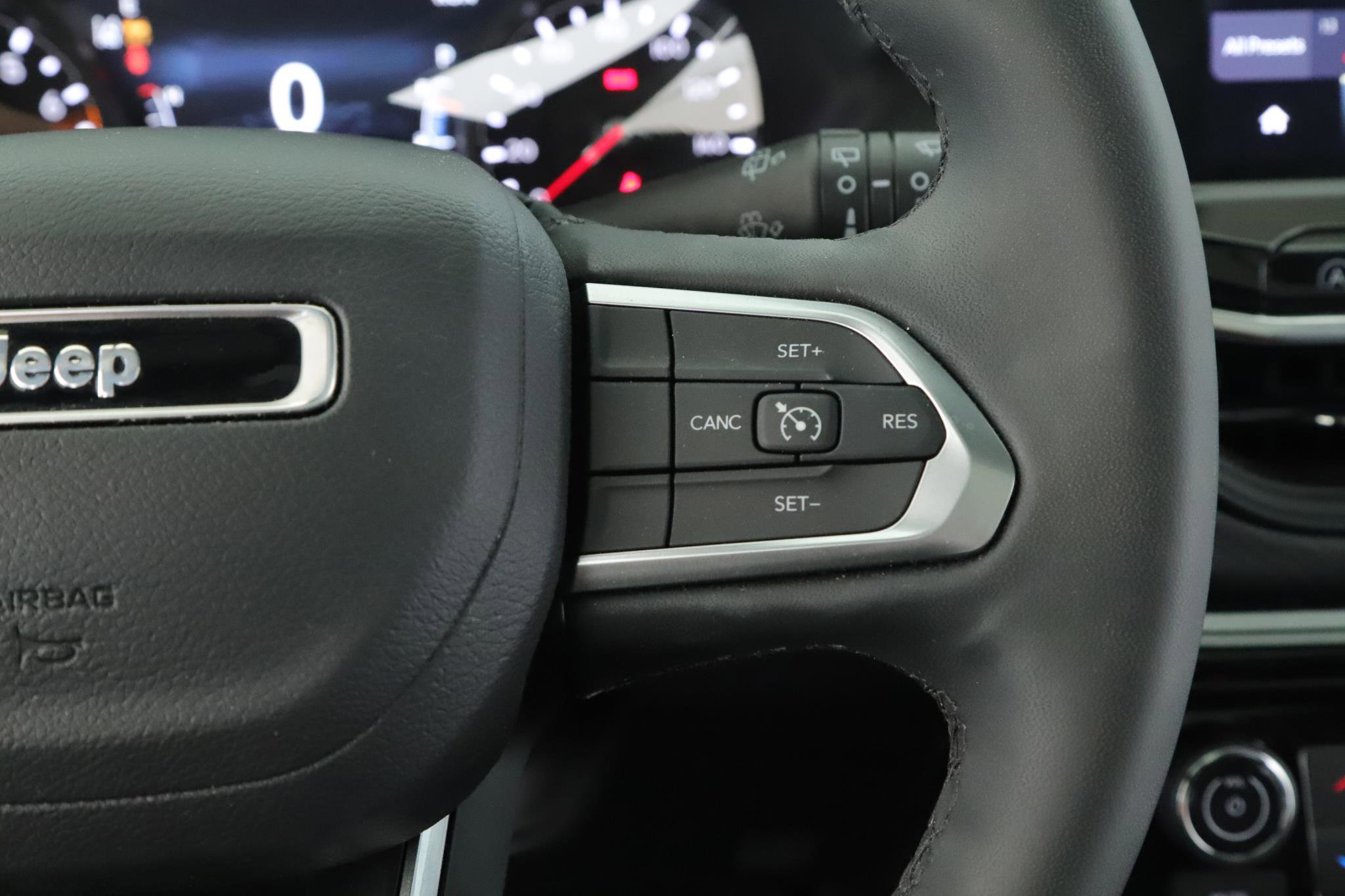 Used 2024 Jeep Compass Latitude w/ Sun and Sound Group AWD/4WD image 10